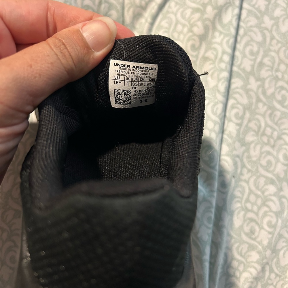 Under Armour 1.5Y Athletic Shoes